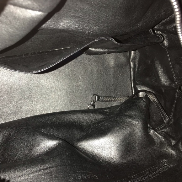 Chanel Deerskin Zipped Tote - Picture 6 of 15